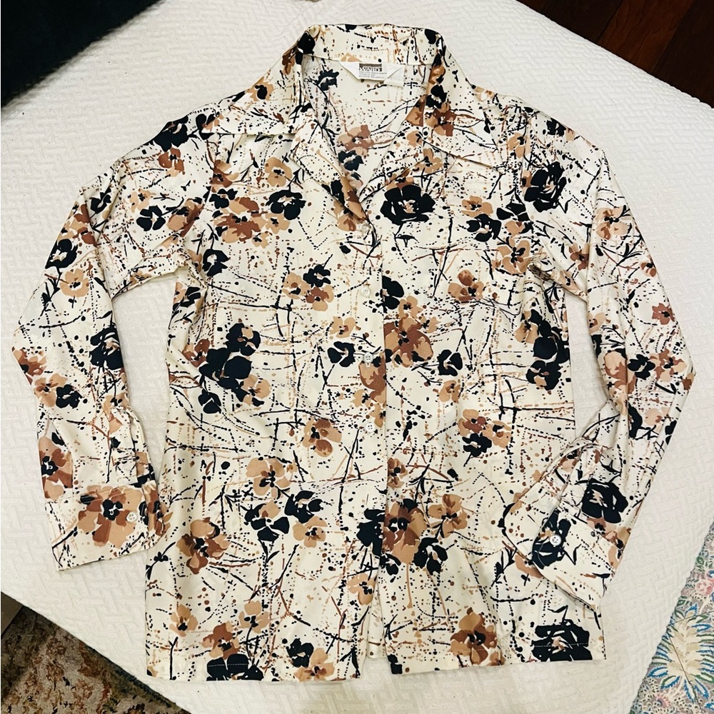 Vintage 1970s long sleeve blouse.